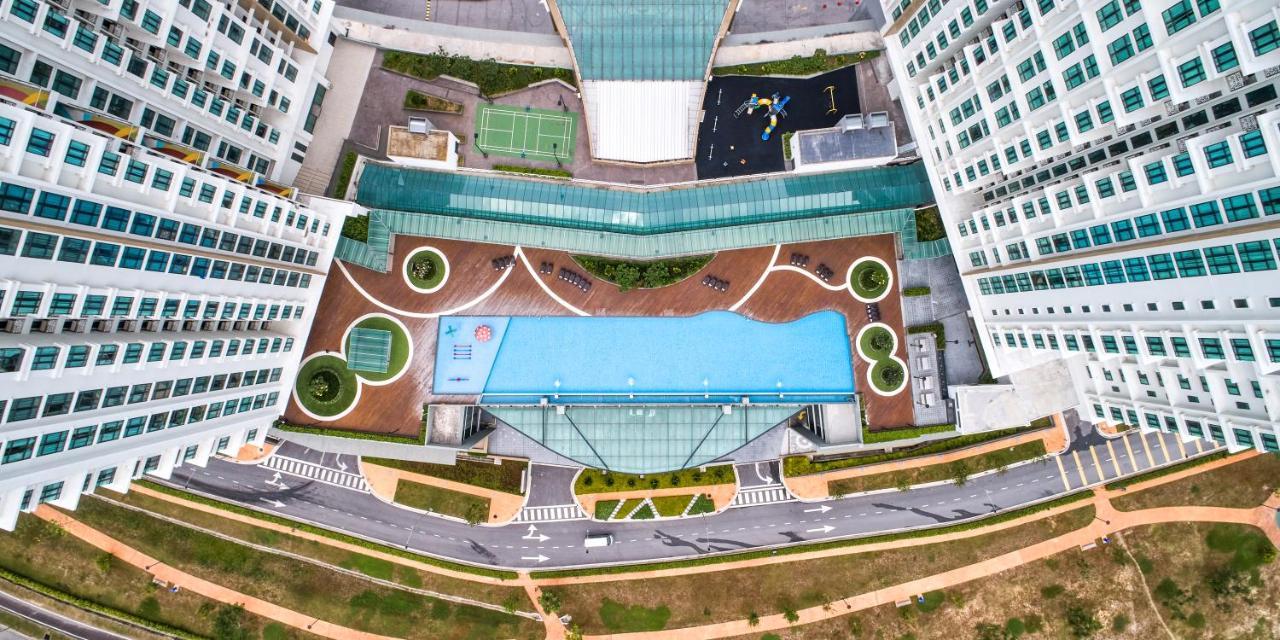 Mercure Living Putrajaya Exterior foto Aerial view of the pool