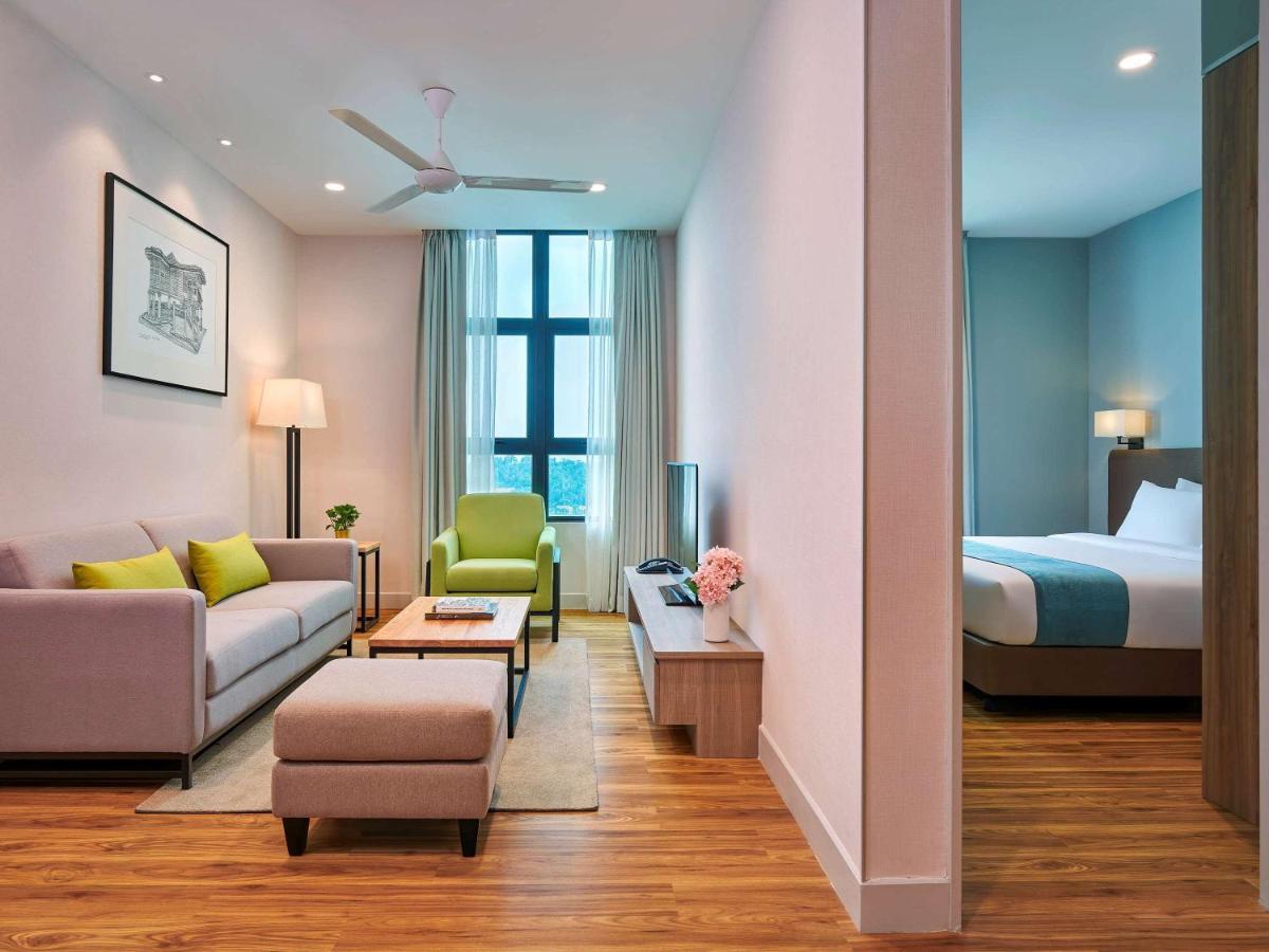 Mercure Living Putrajaya Exterior foto A typical one-bedroom suite at the hotel