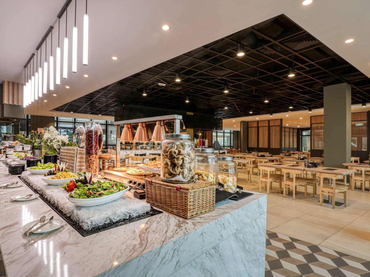 Mercure Living Putrajaya Exterior foto The buffet at the hotel