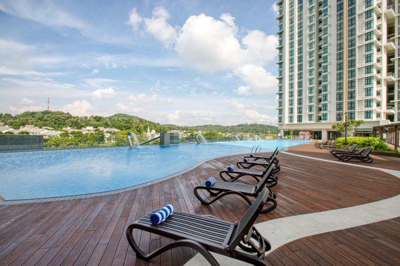 Mercure Living Putrajaya Exterior foto Infinity Pool