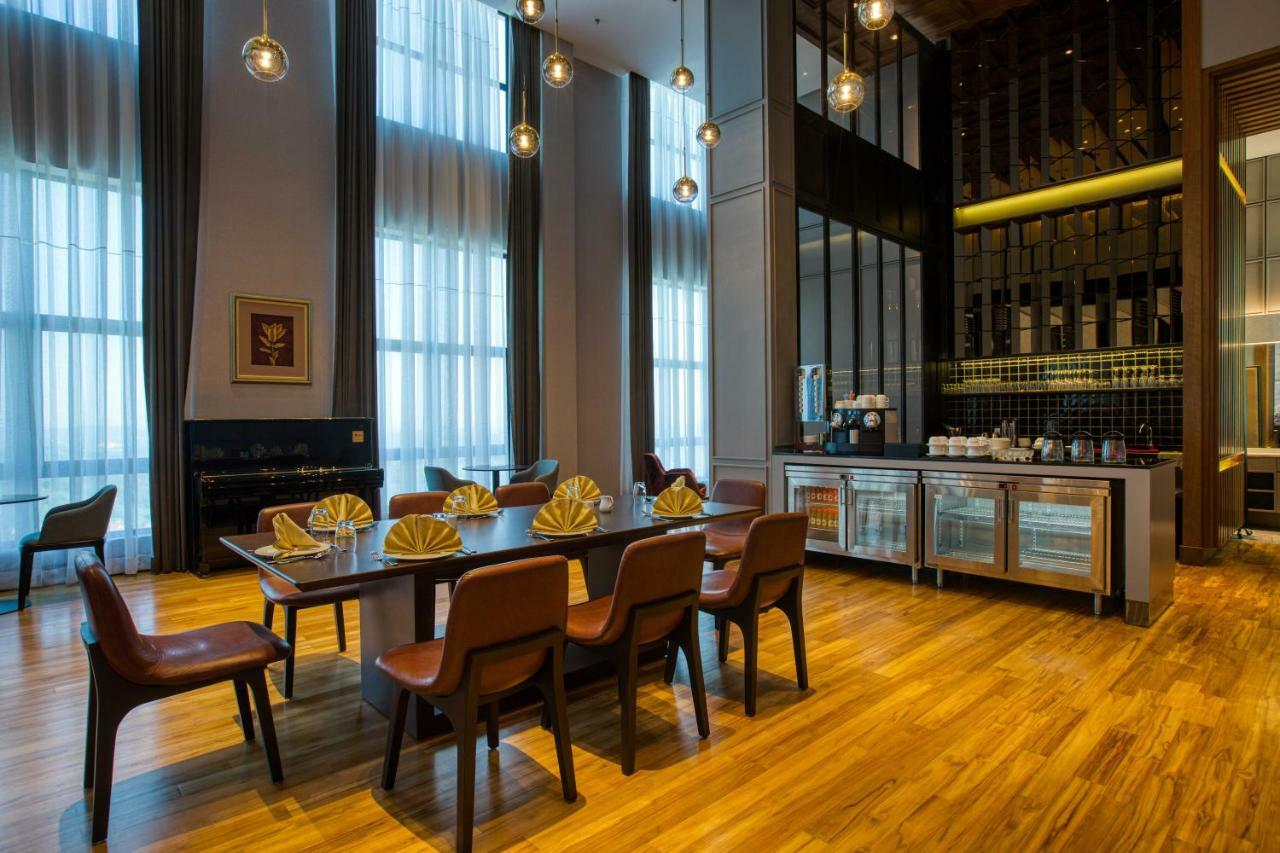 Mercure Living Putrajaya Exterior foto The Royal Wing Suites and Spa
