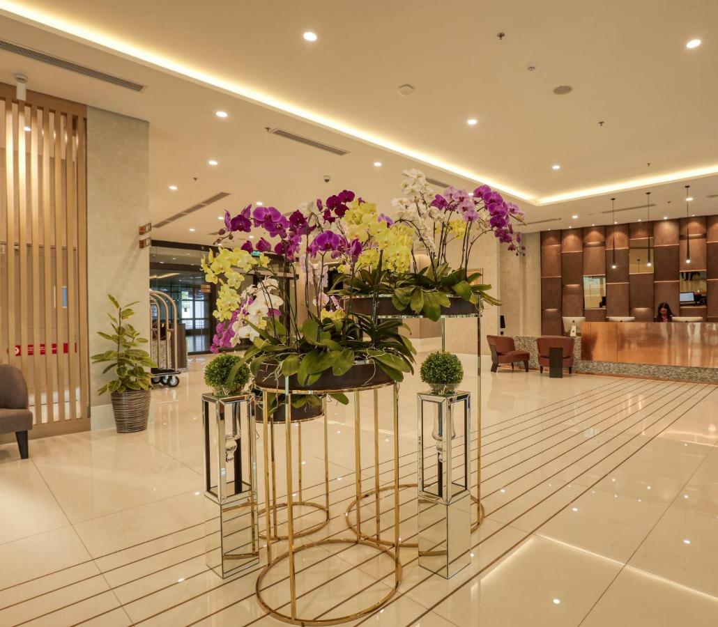 Mercure Living Putrajaya Exterior foto The lobby of the hotel